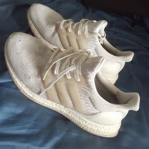 Adidas ultra boost triple white